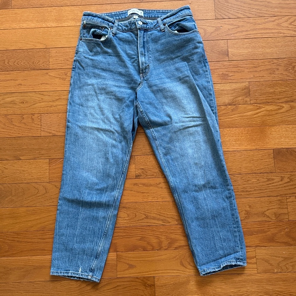 Abercrombie & Fitch The Mom High Rise Jean
